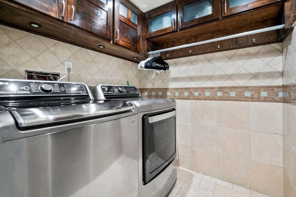 Pet-friendly, Flexible Extensions, Sleeps 10+ Casa de férias
